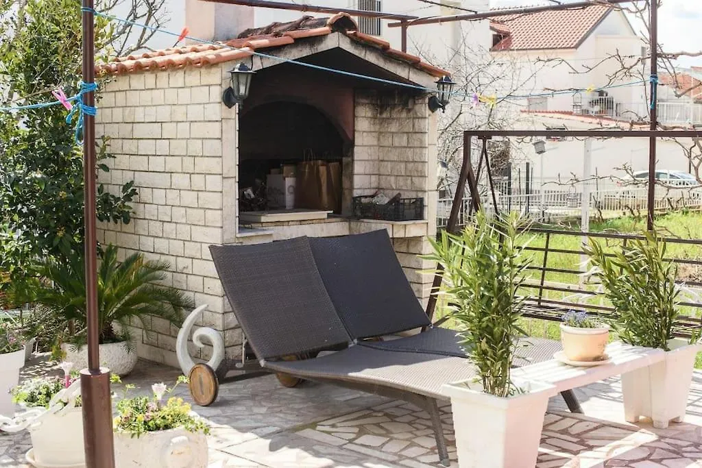 Apartman Klara Kastela 0*,