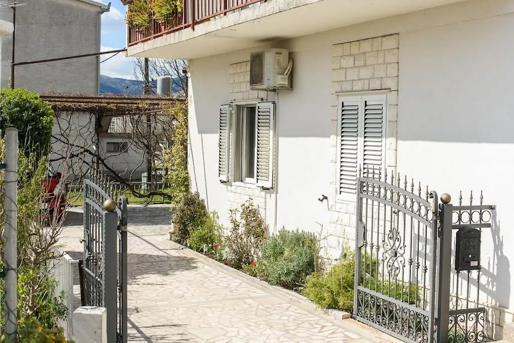 Apartman Klara contacts